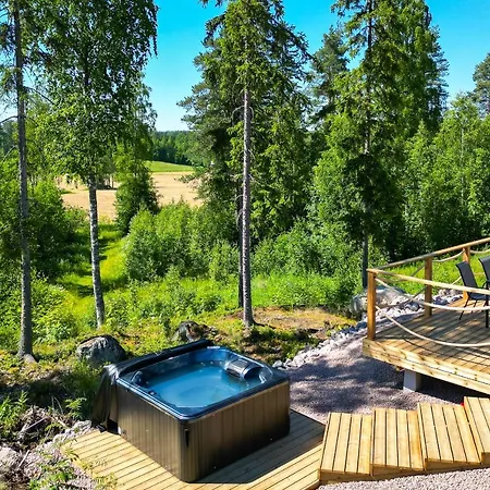Himoskuutio 3 Inc Outdoor Jacuzzi Lodge Jamsa